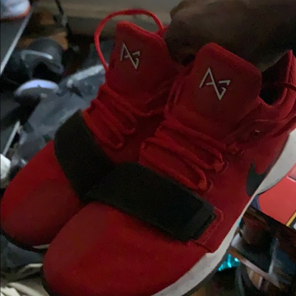 PG 1 Gym Red B-Ball Shoes